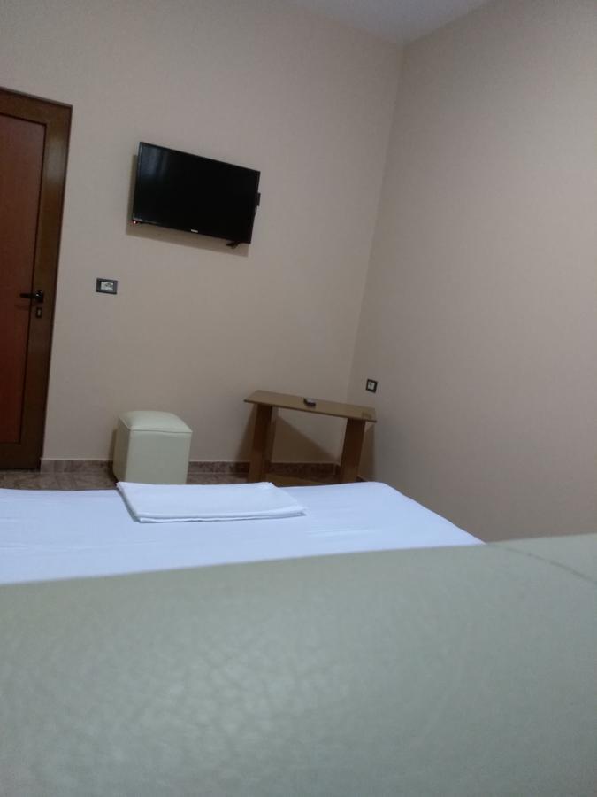 Hotel Gjeli Fier Exterior foto