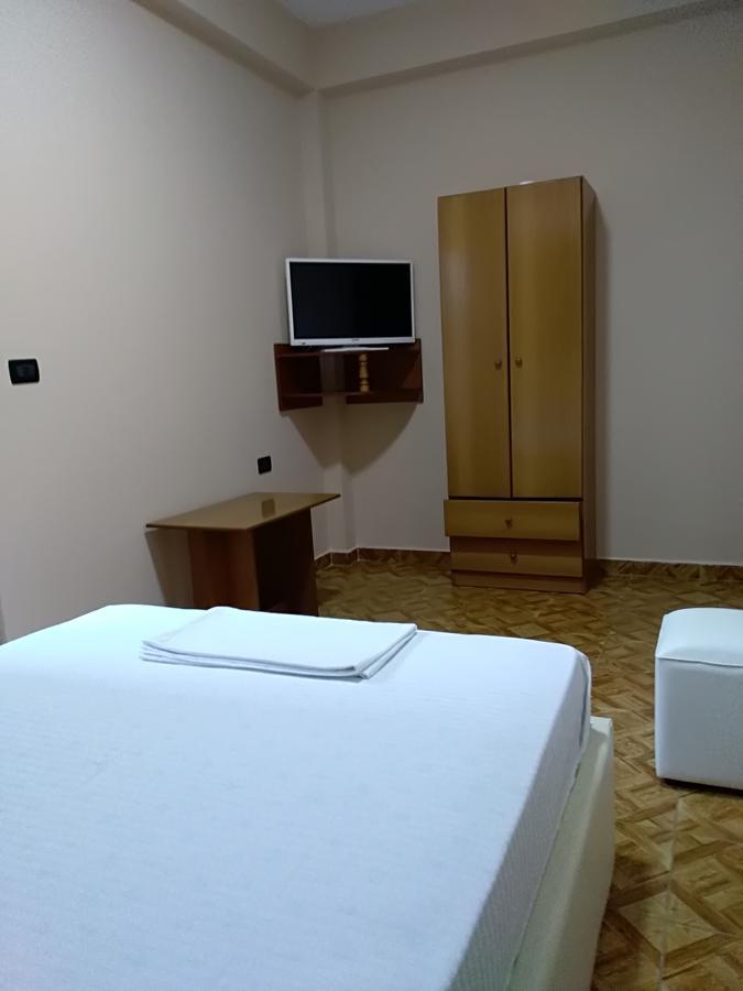 Hotel Gjeli Fier Exterior foto